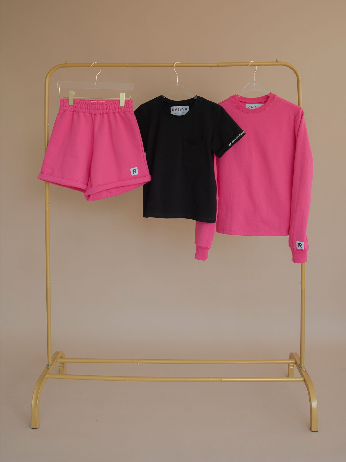 Pocket T negro X short & sudadera hot pink