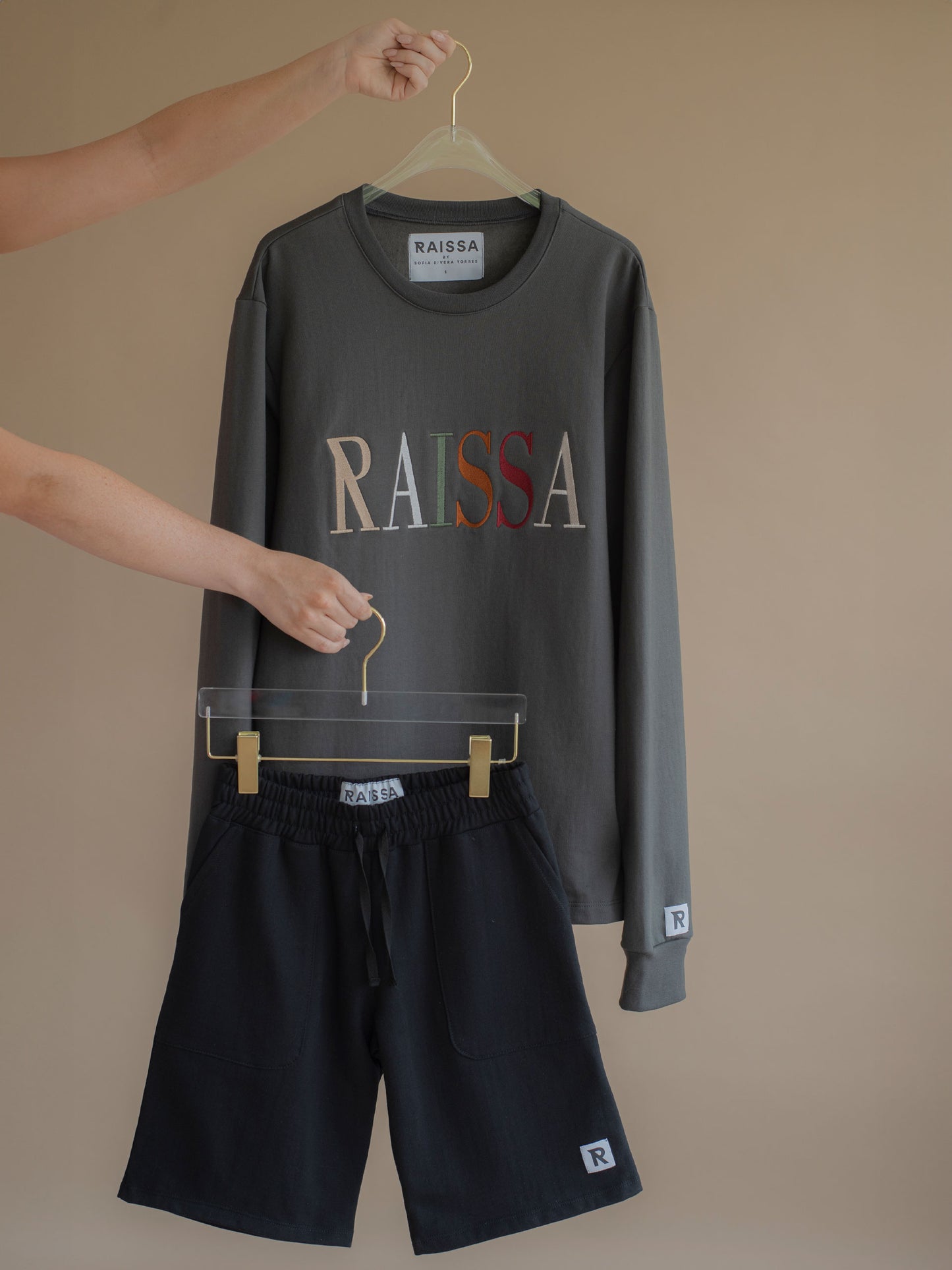 Raissa Oversized colors on gray X short negro